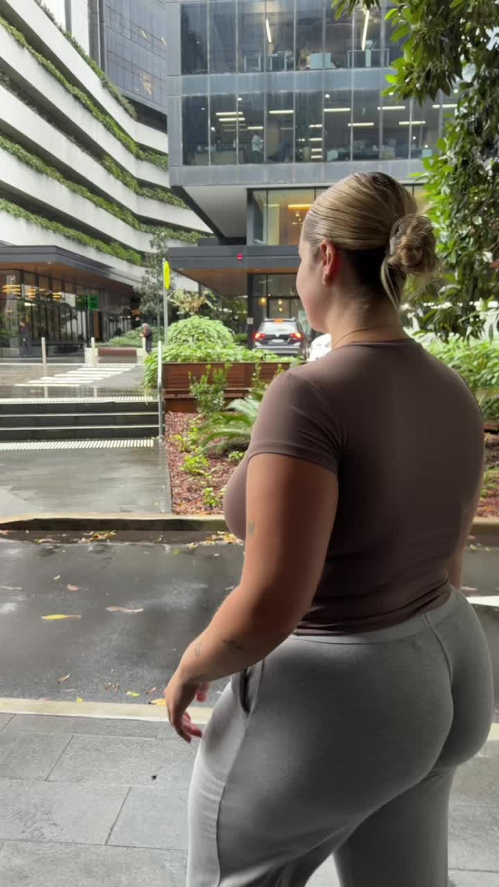 @curvymamilau