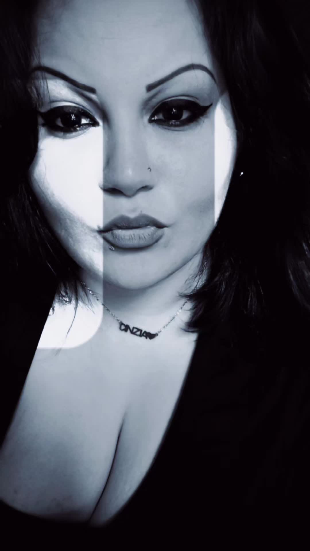 @ℭ𝔦𝔫𝔷𝔦𝔞𝔏𝔞𝔇𝔦𝔳𝔞