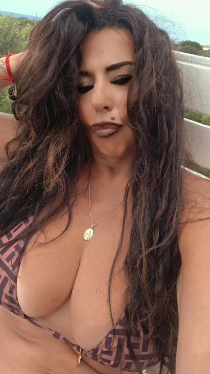 @Paola D
