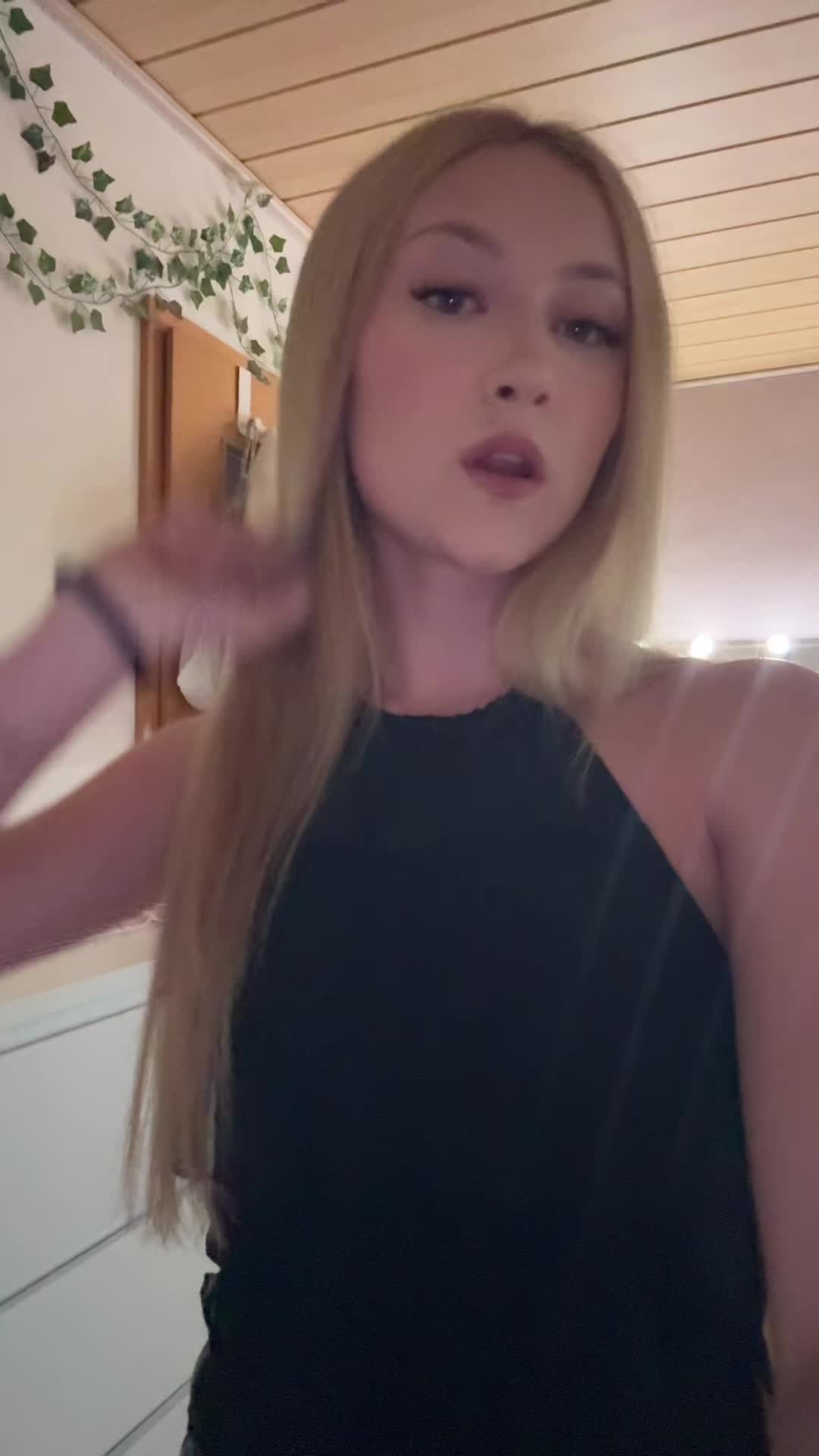 @𝐬𝐚𝐫𝐚𝐡