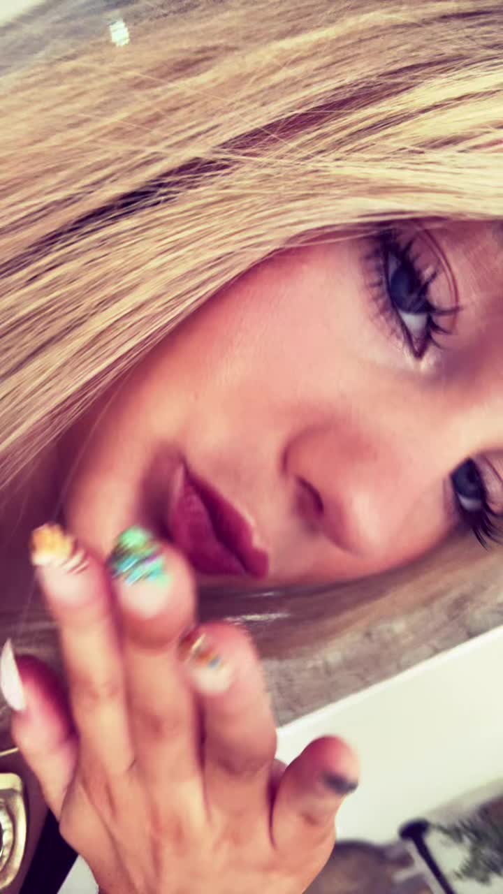 @🦄