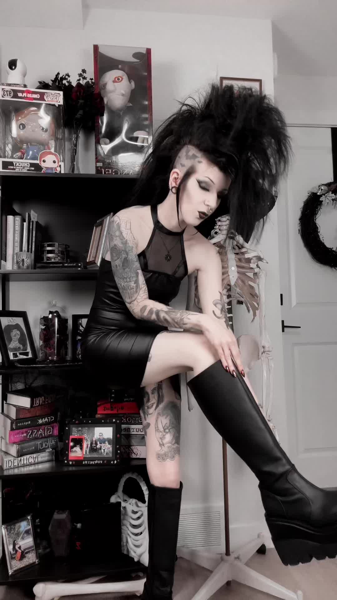 @gothic_liz