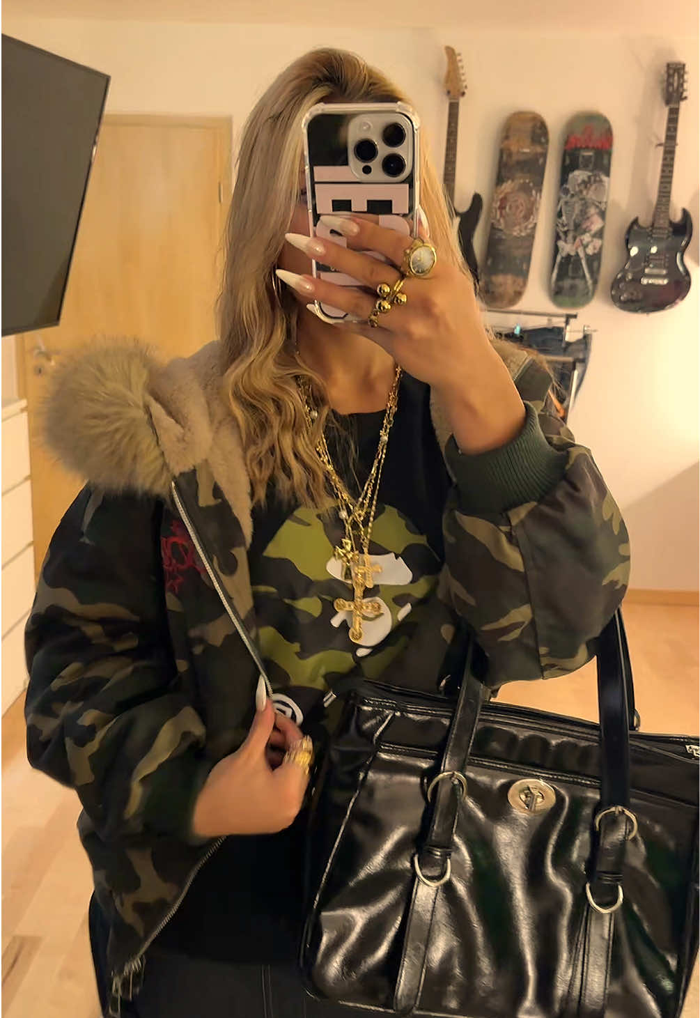 @Isabella