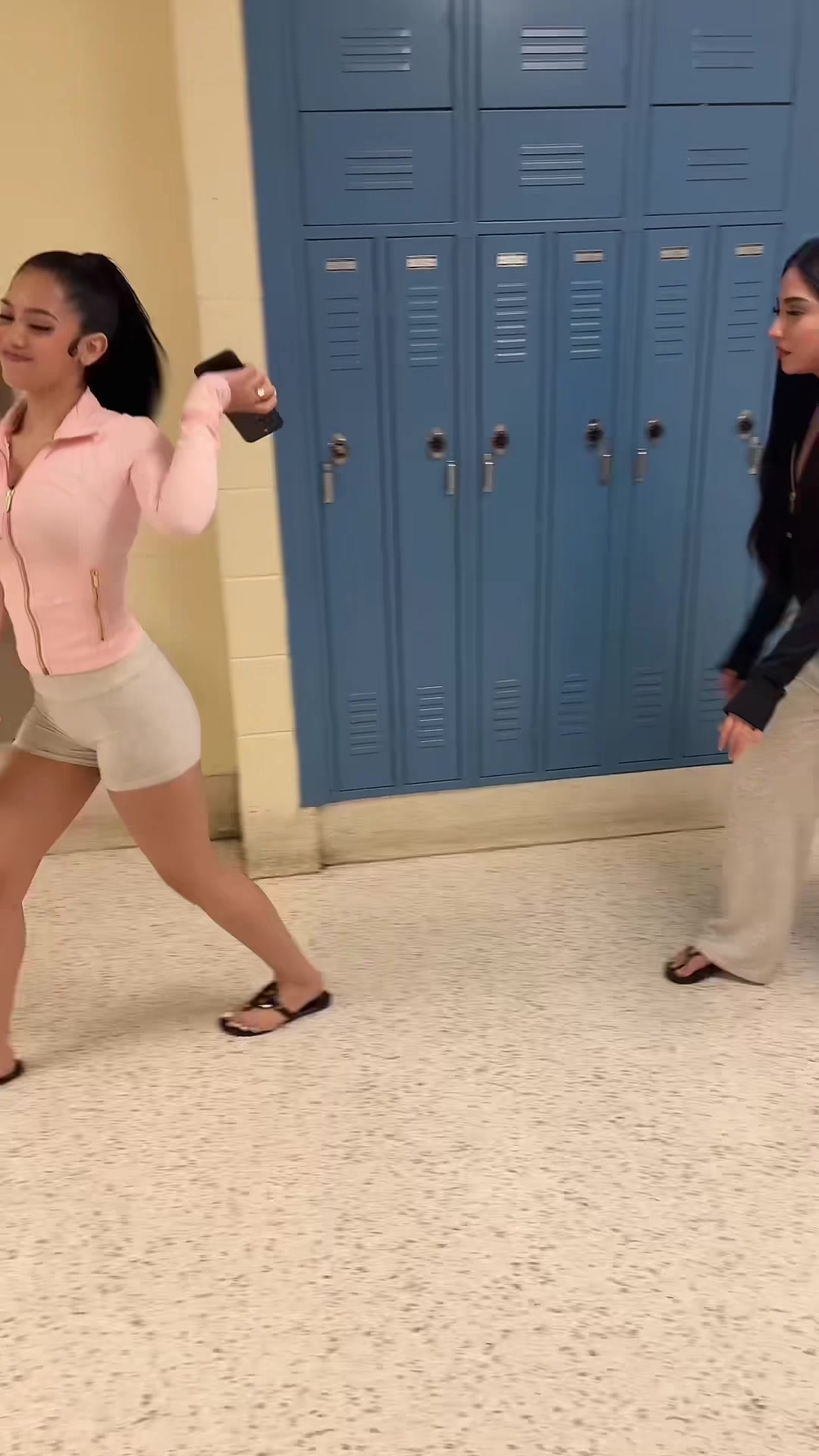 @Plsscrollifykme