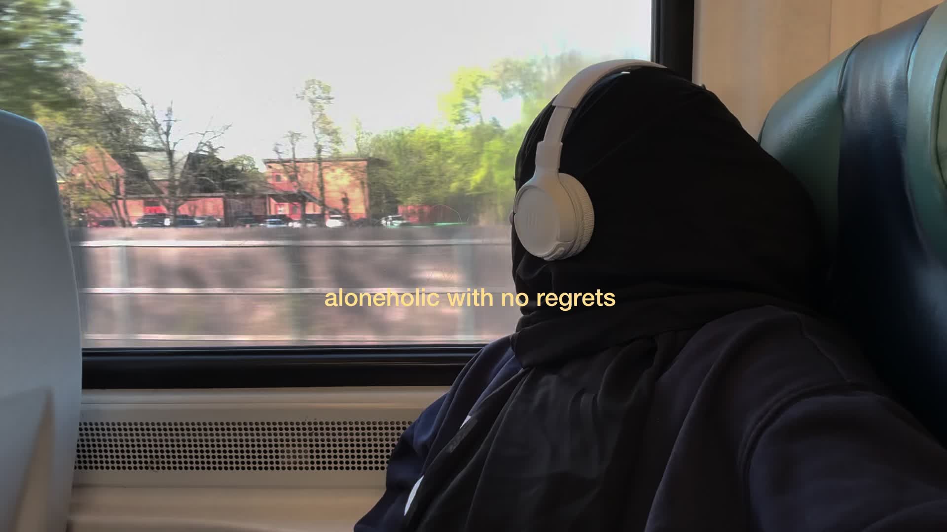 @Twolensstory_