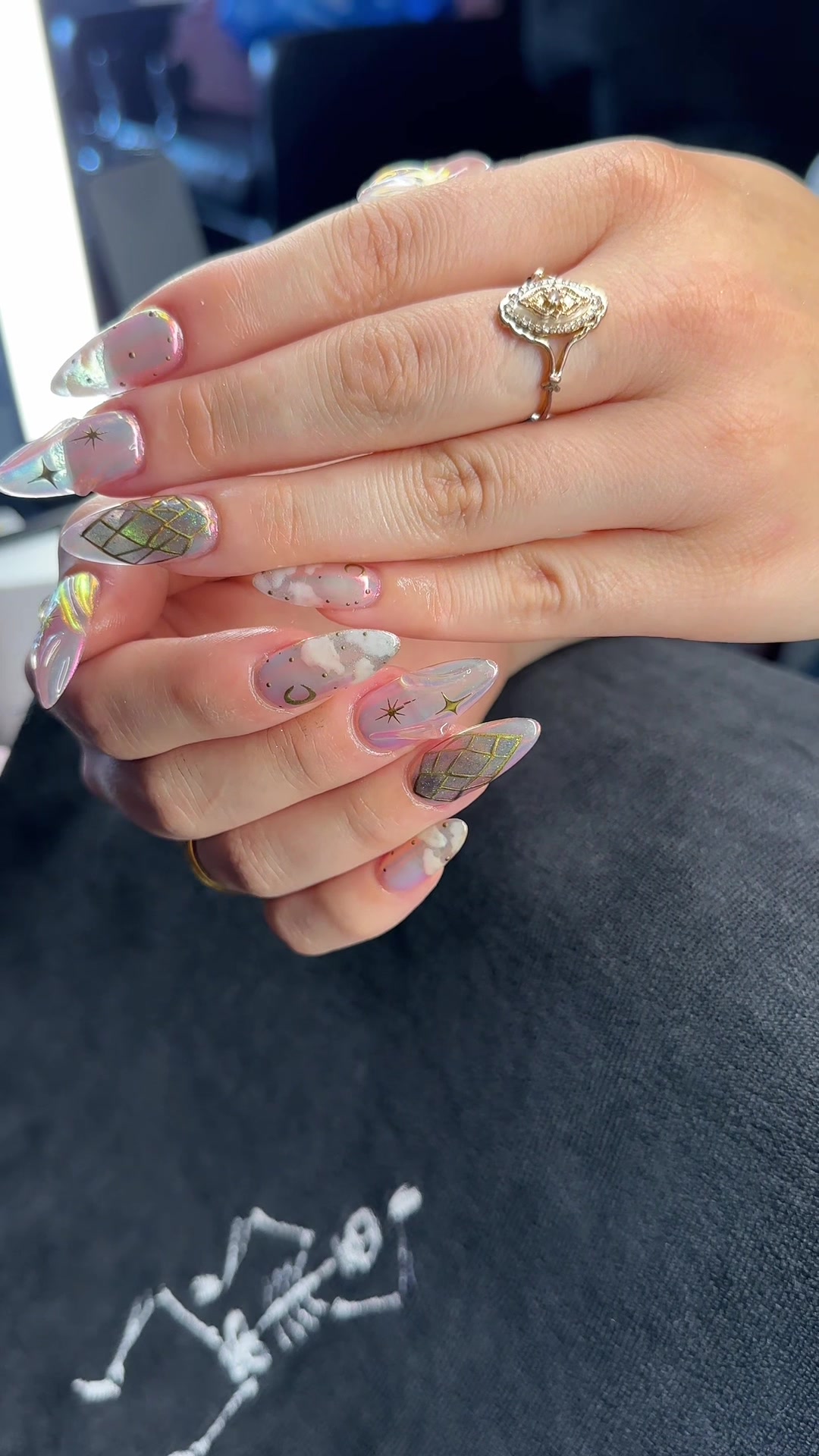 @softbutsharpnails