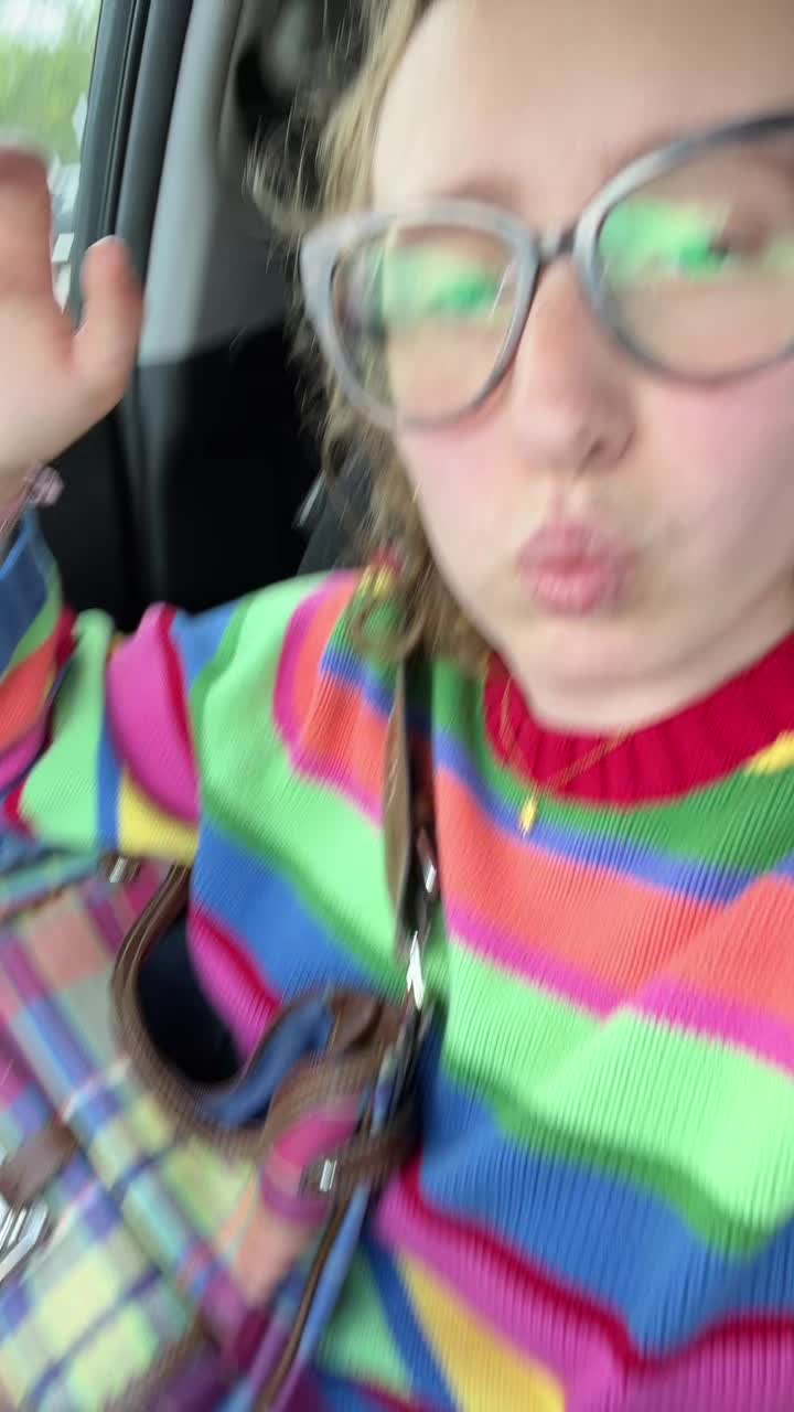 @shepwearsglasses