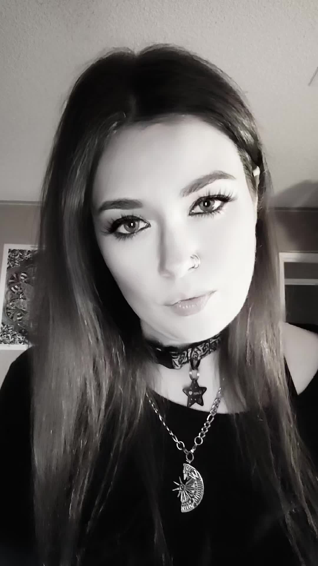 @🖤🩷EmoQueen🩷🖤