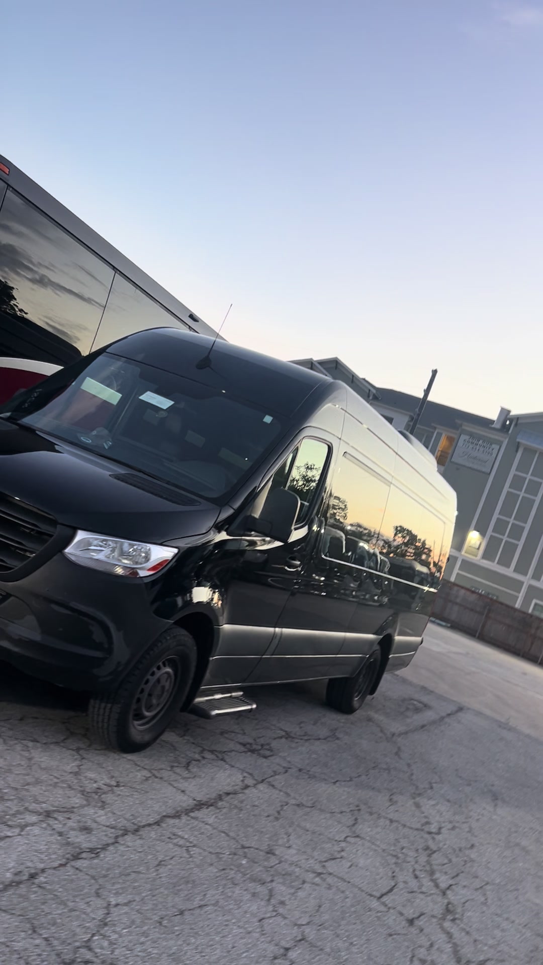@HOUSTONLUXPARTYBUS
