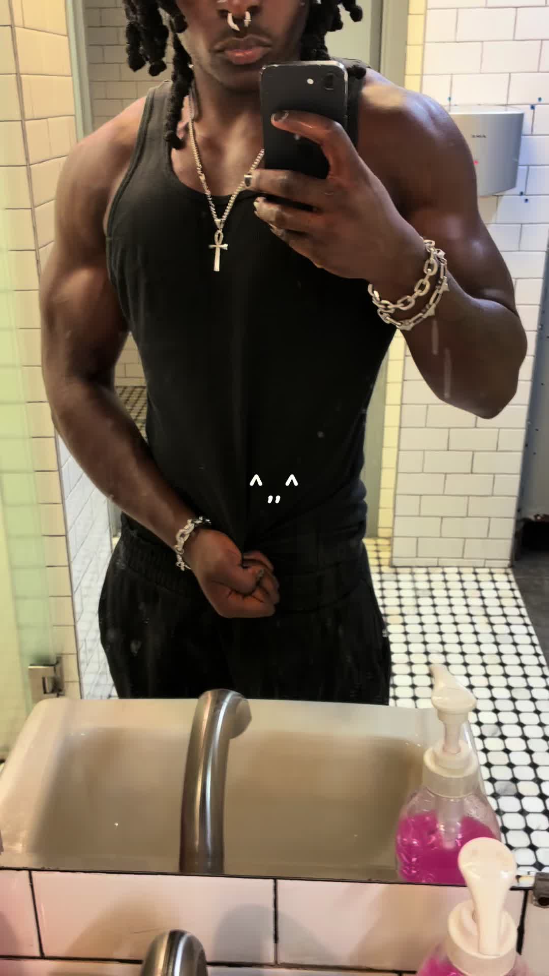 @^,,^