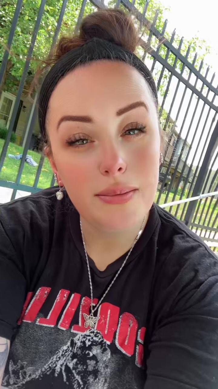 @JustASmallTownGirl🩷💜