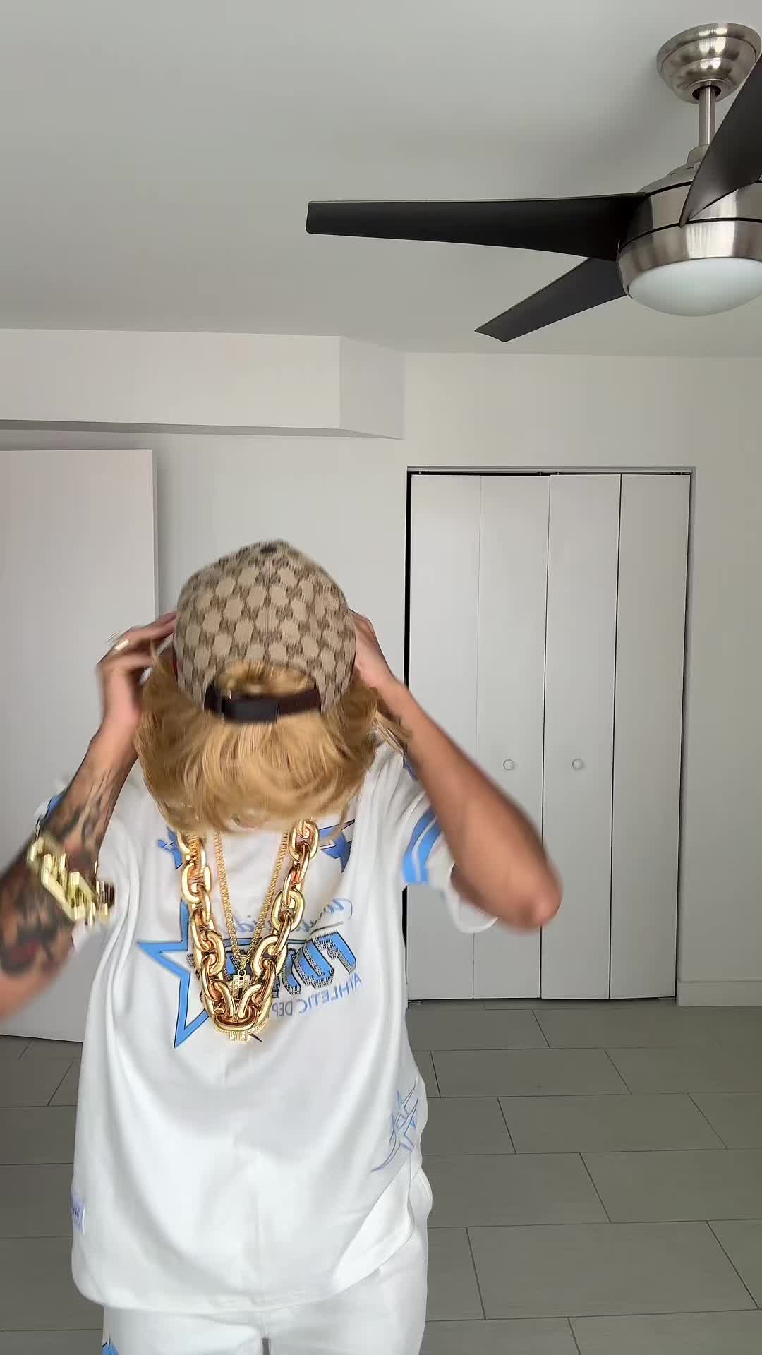 @Unica_mulatisima_versace