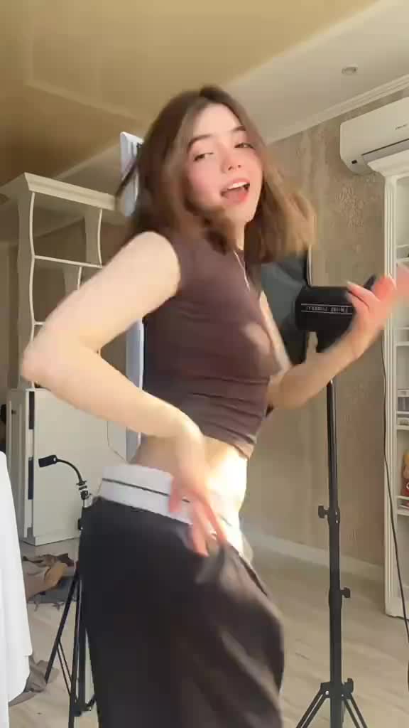 @,hot queen ๐