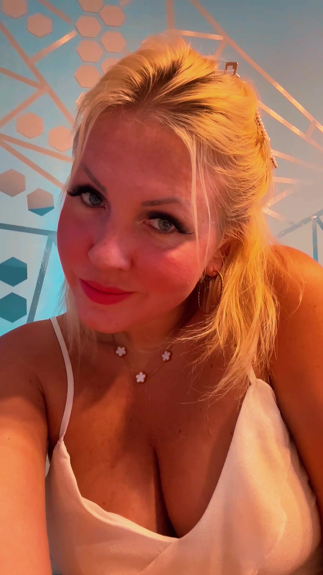 @ana_melody_ania