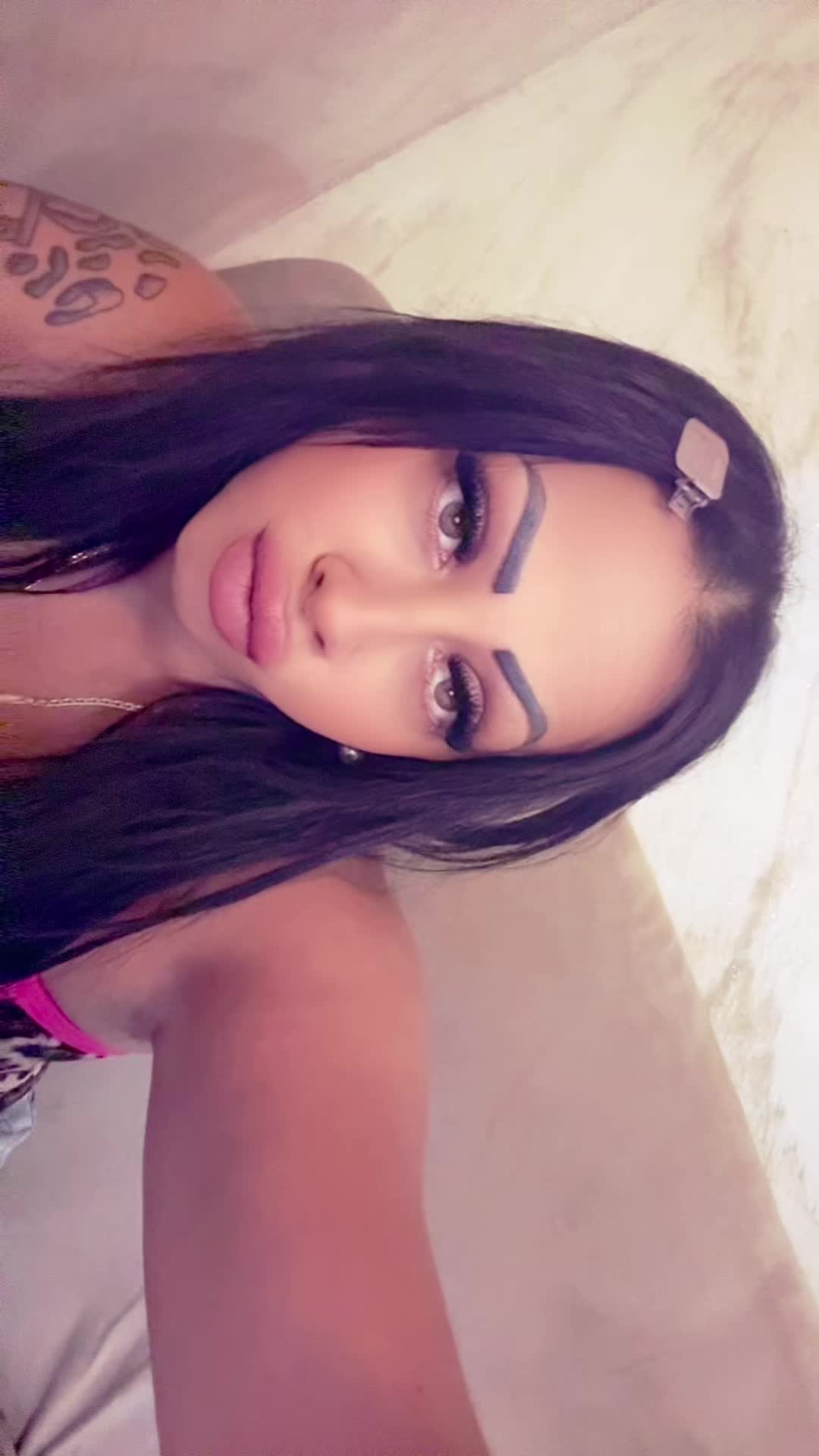 @𝓒𝓸𝓷𝓬𝔂 𝓜𝓲𝓬𝓱𝓲💘