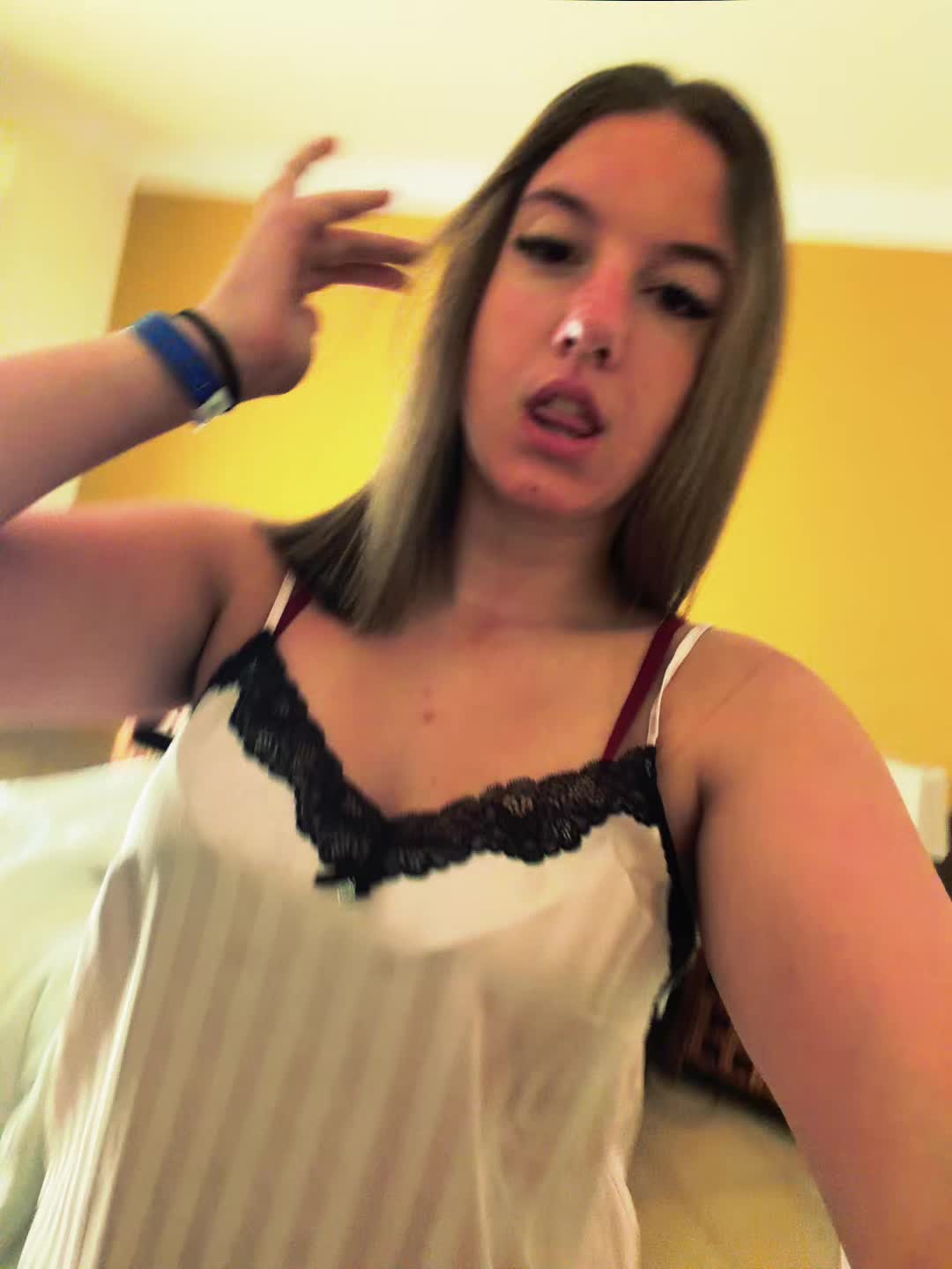 @🦈