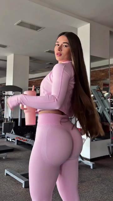 @_leggins69_