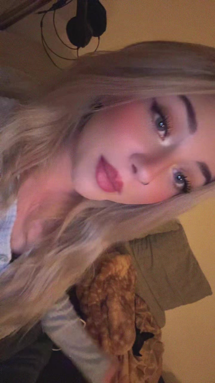 @𝒊𝒕'𝒔.𝒎𝒆.𝑳𝒆𝒏𝒂🍯