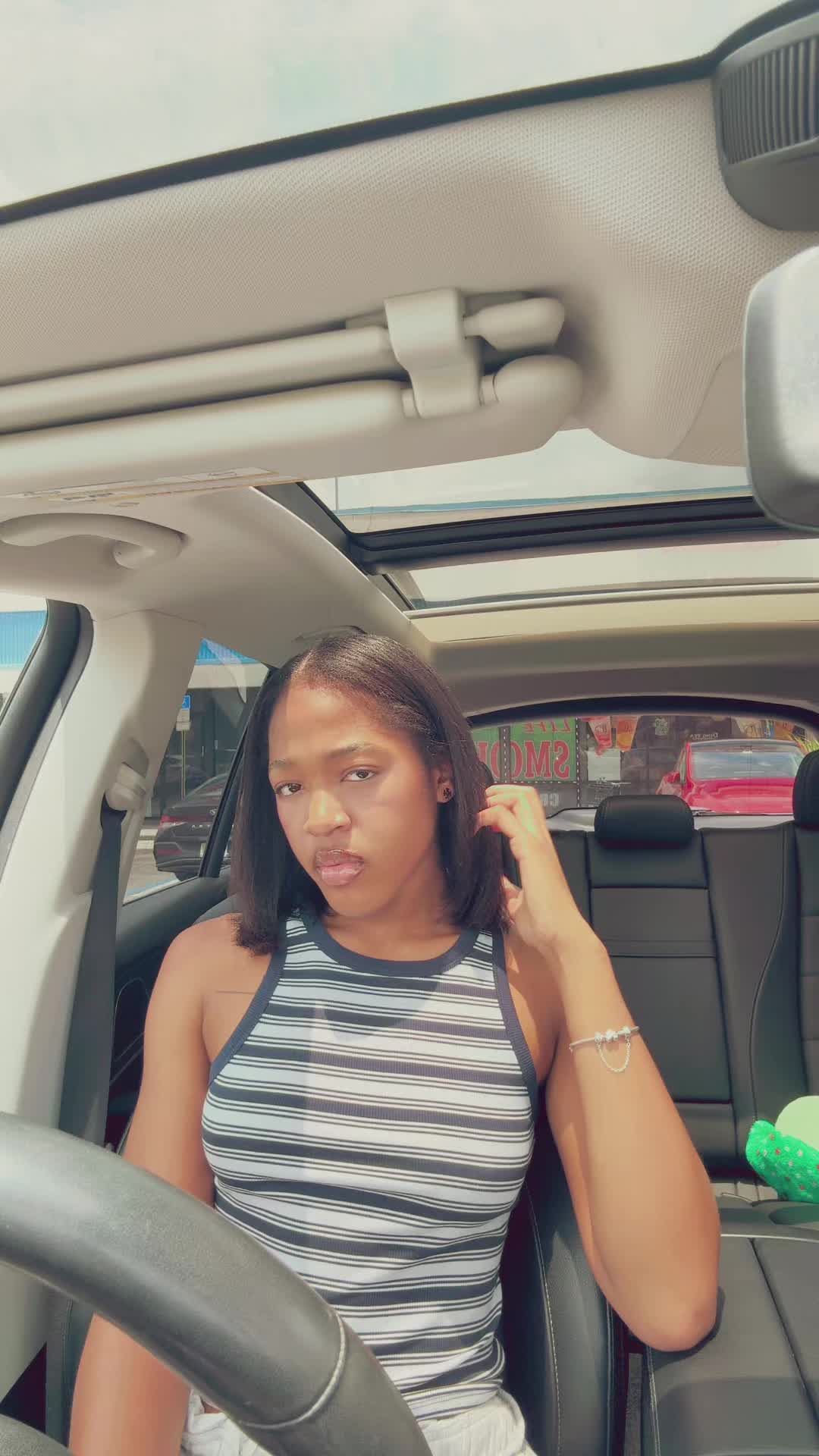 @🦄