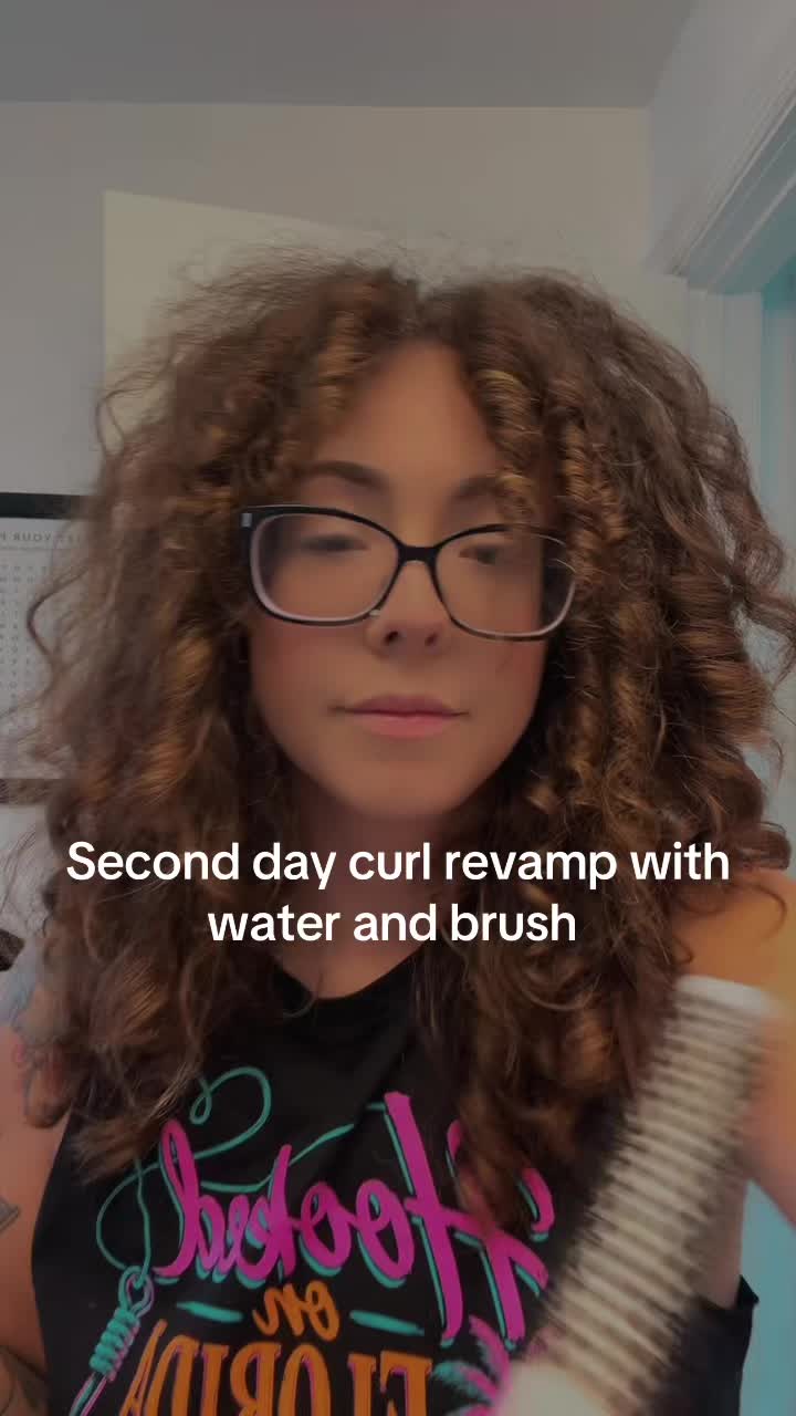 @Sea_Ya_Lea