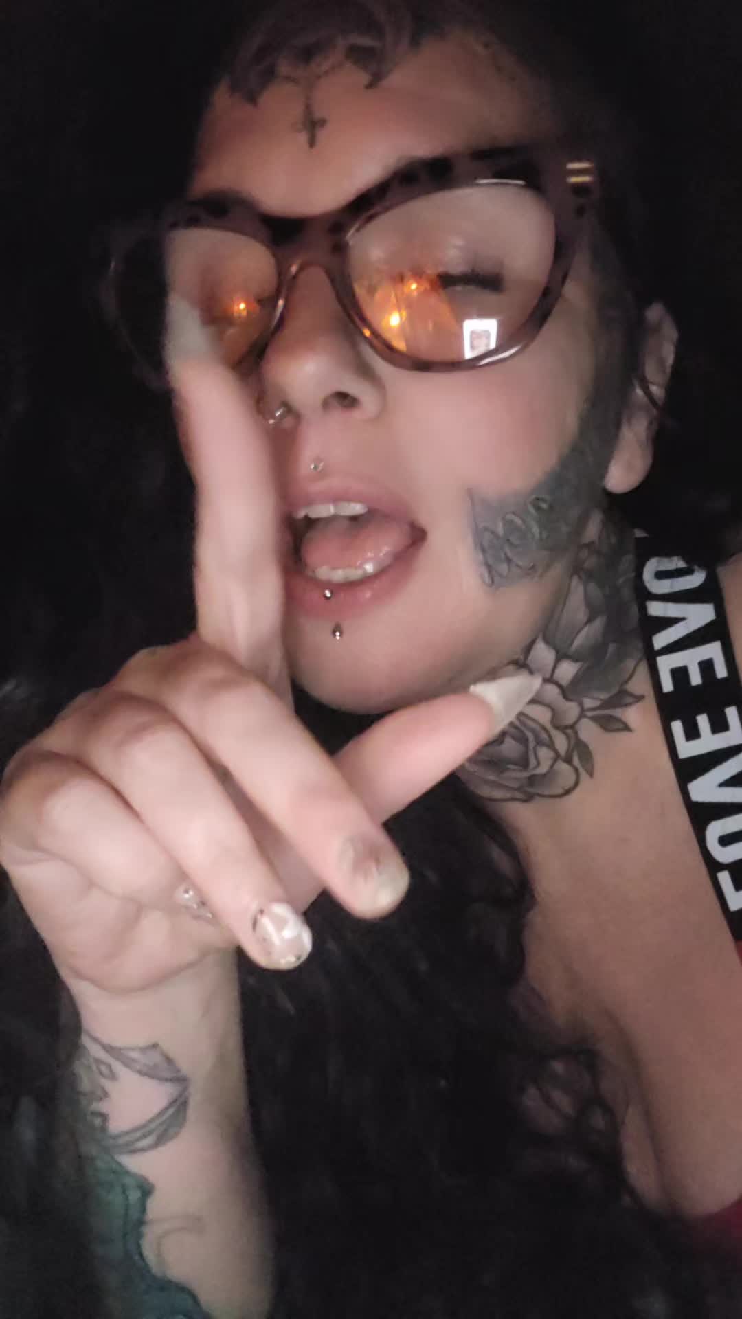 @👑B