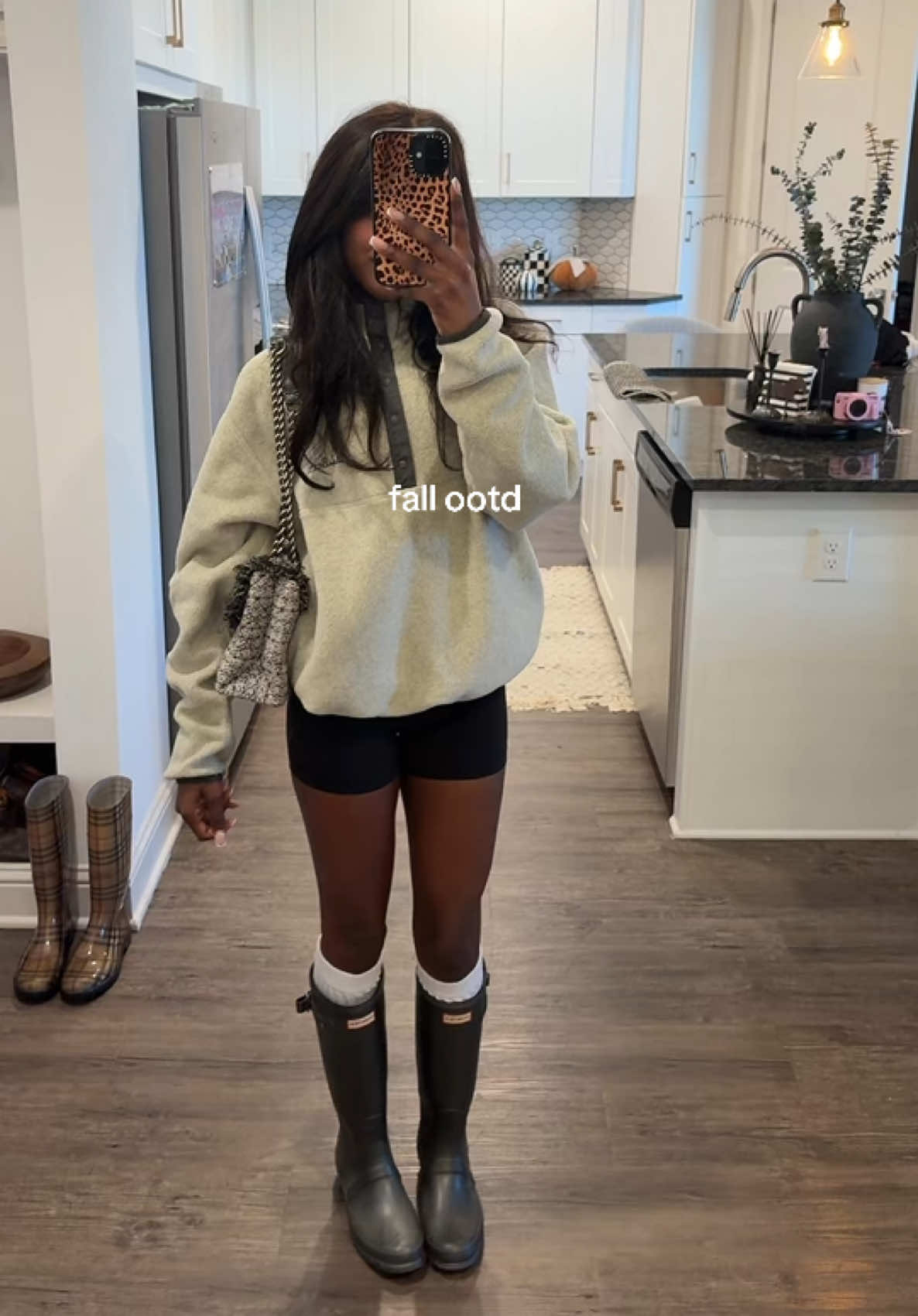 @NiyaNextDoor