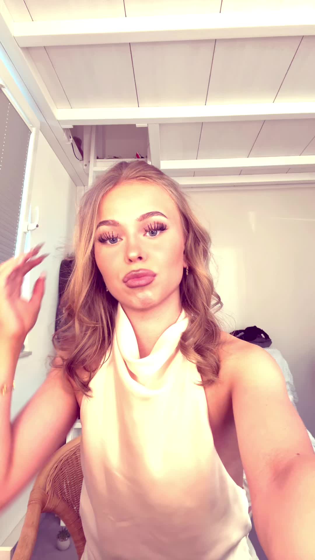@𝒉𝒂𝒏𝒏𝒂𝒉
