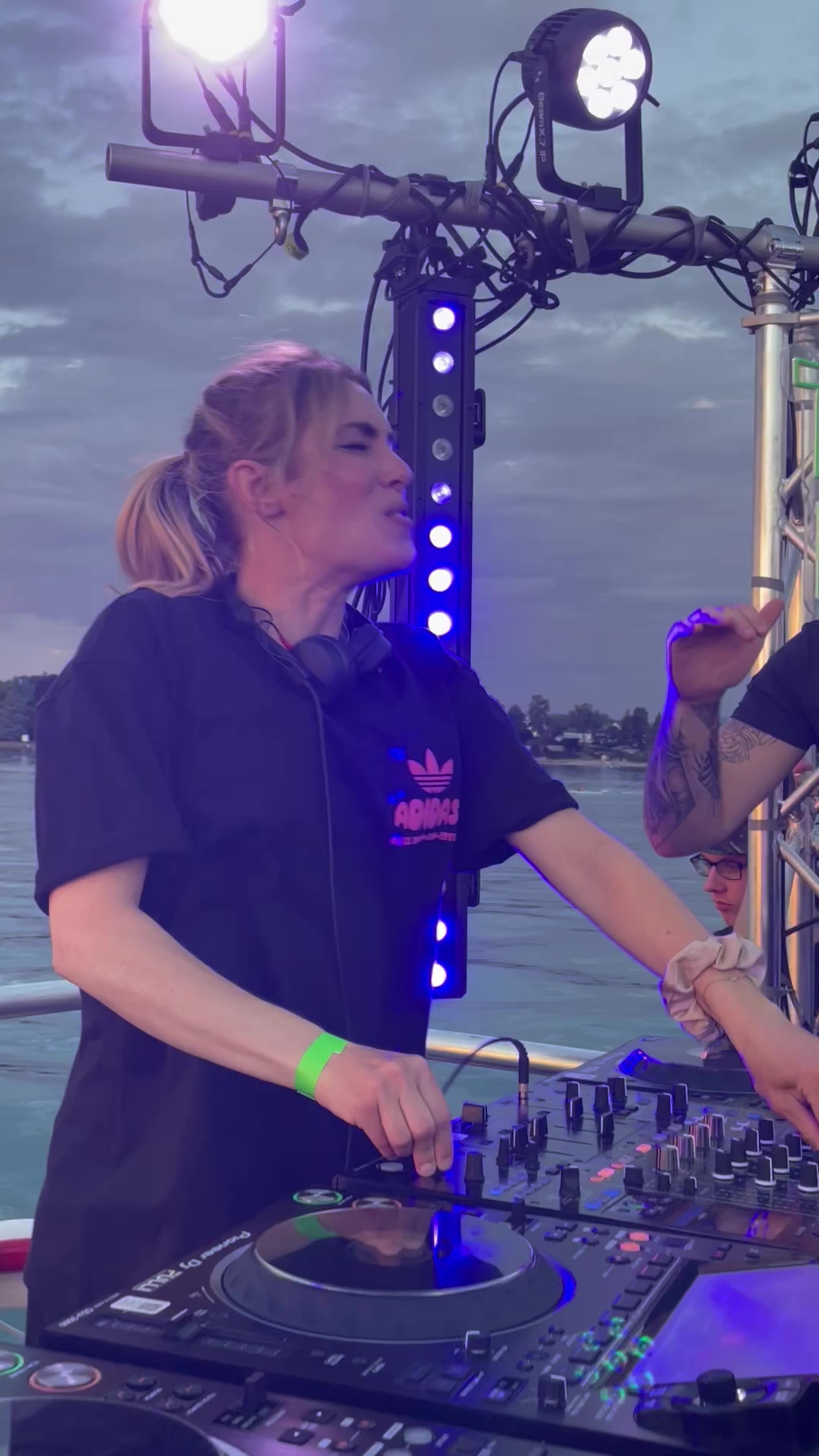 @Techno Dampfer