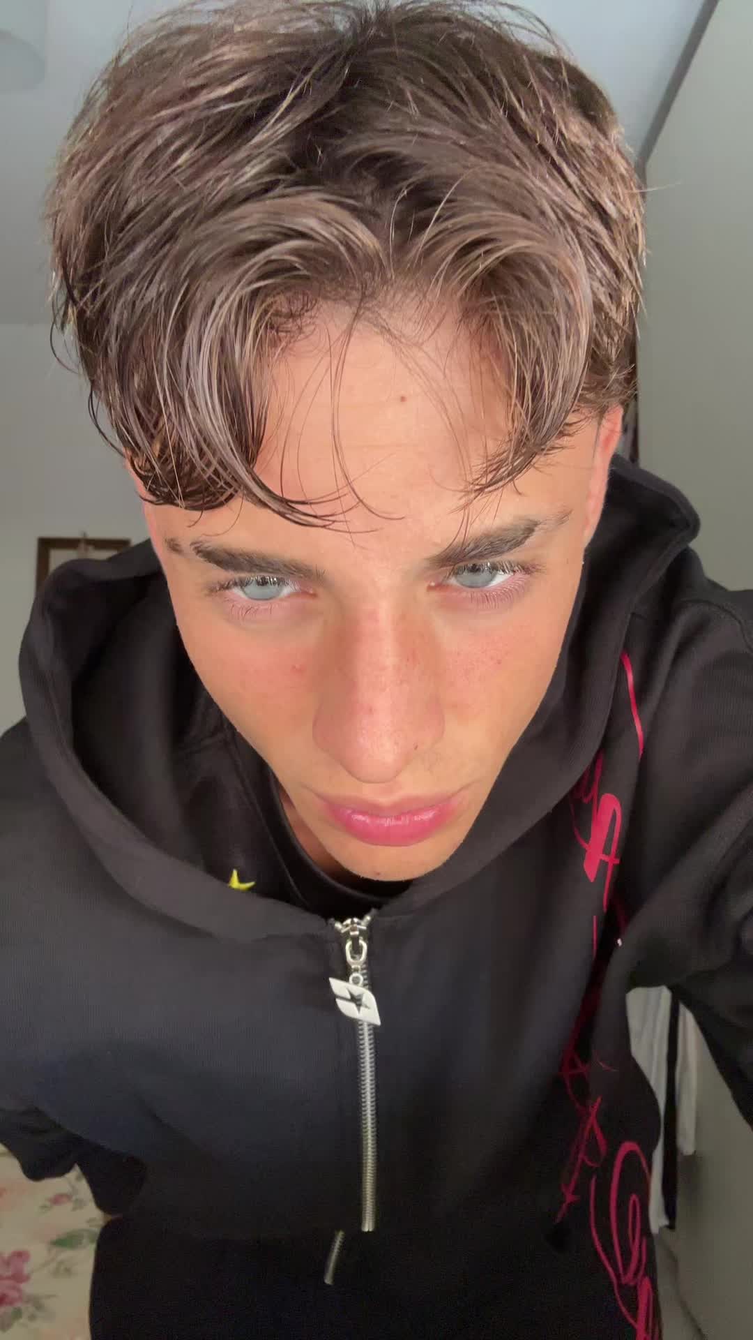 @𝑨 𝑳 𝑬 ♛