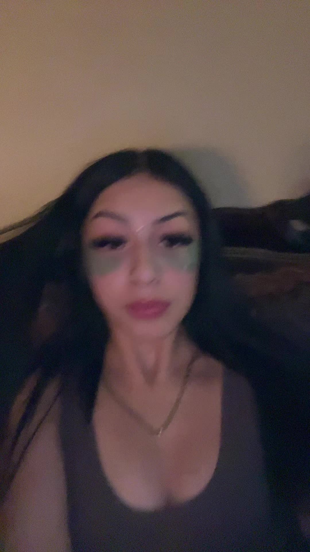@•