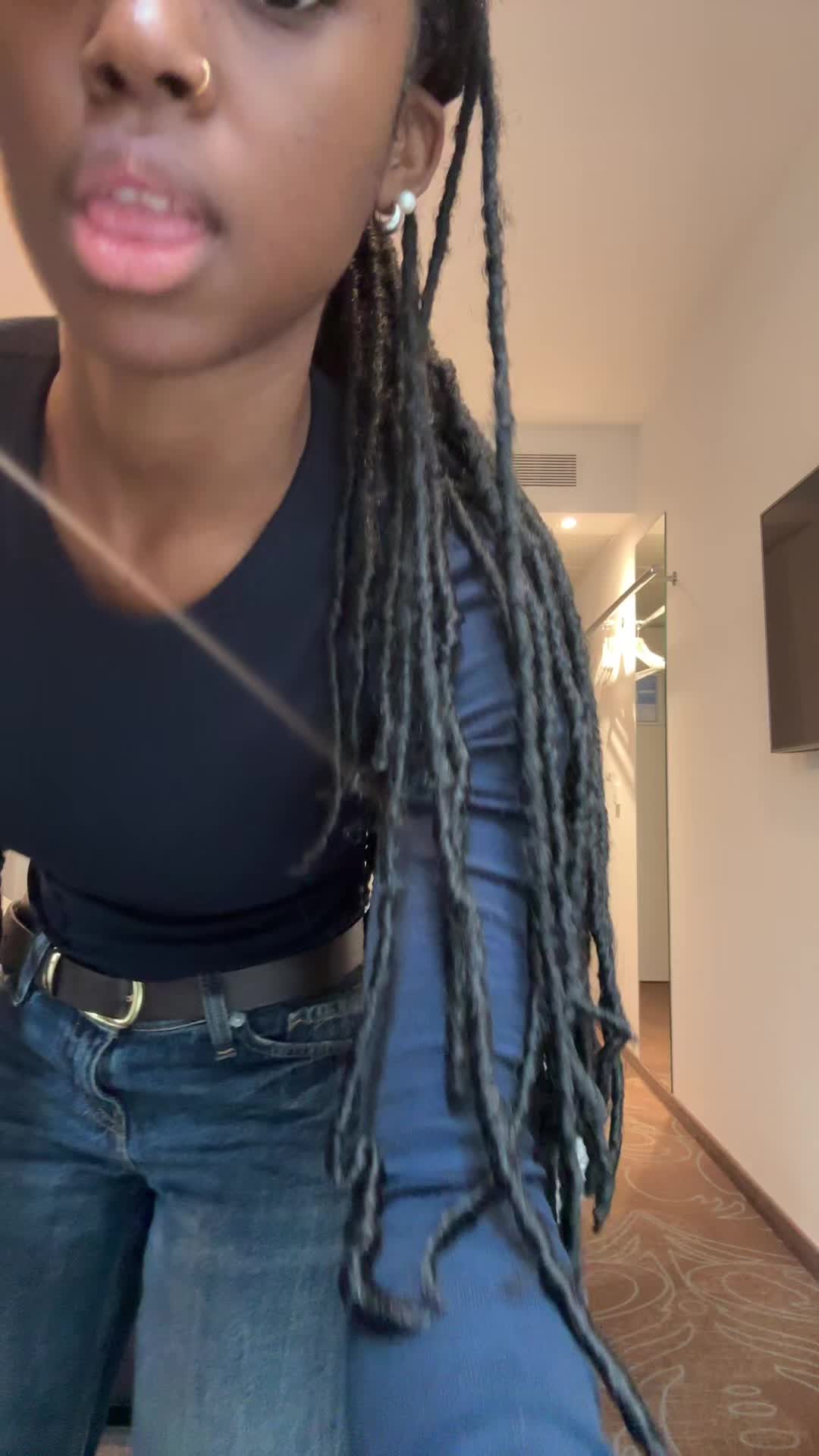 @zoethebat