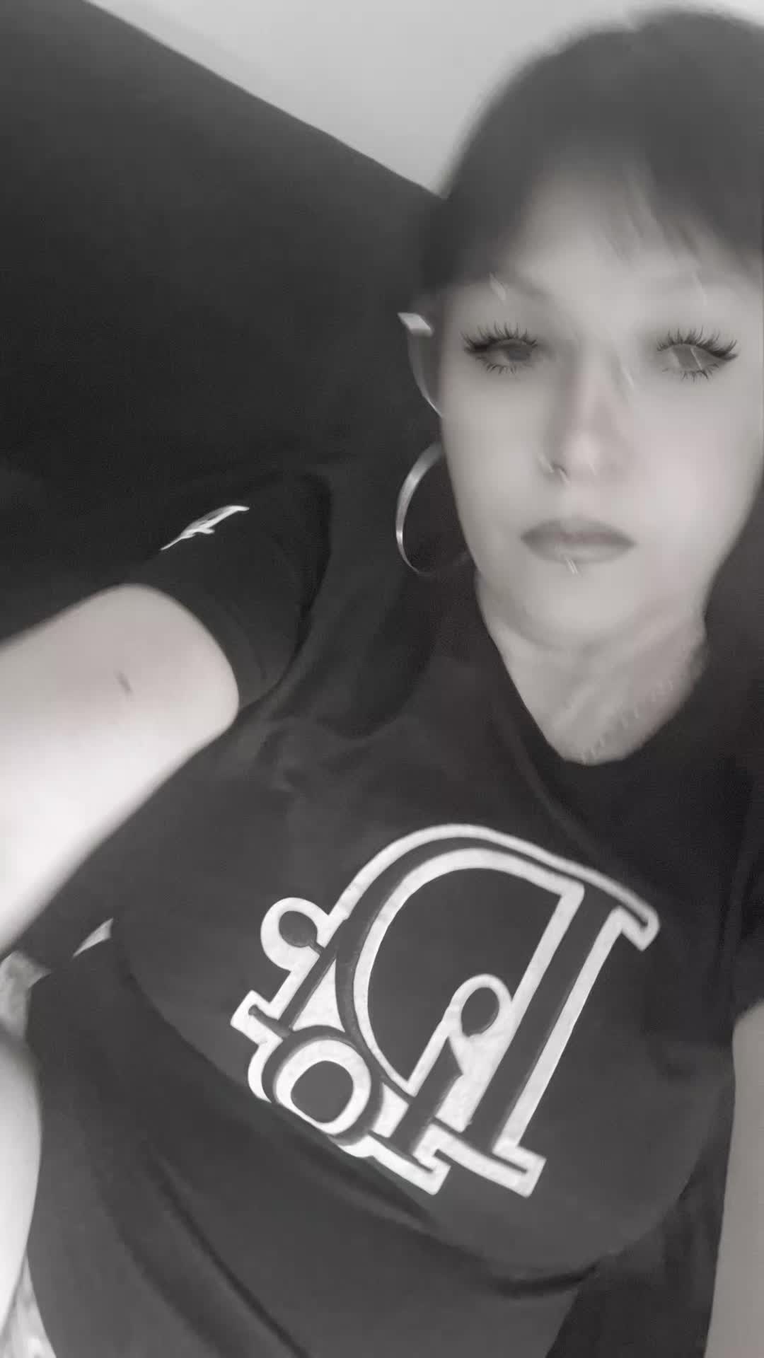 @Queen_of. The .darkness