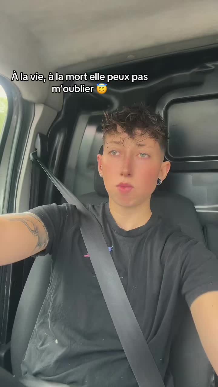 @Ma&euml;va 🖤🩶❤️