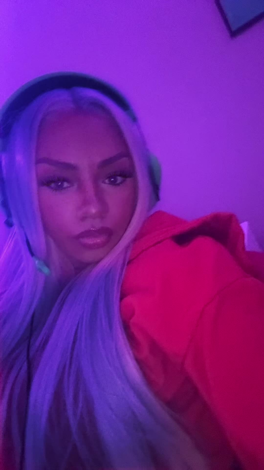 @🧝🏽&zwj;♀️🫧🪷🌞🪐