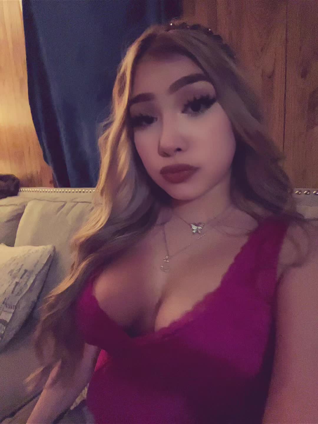 @Angelina🦋