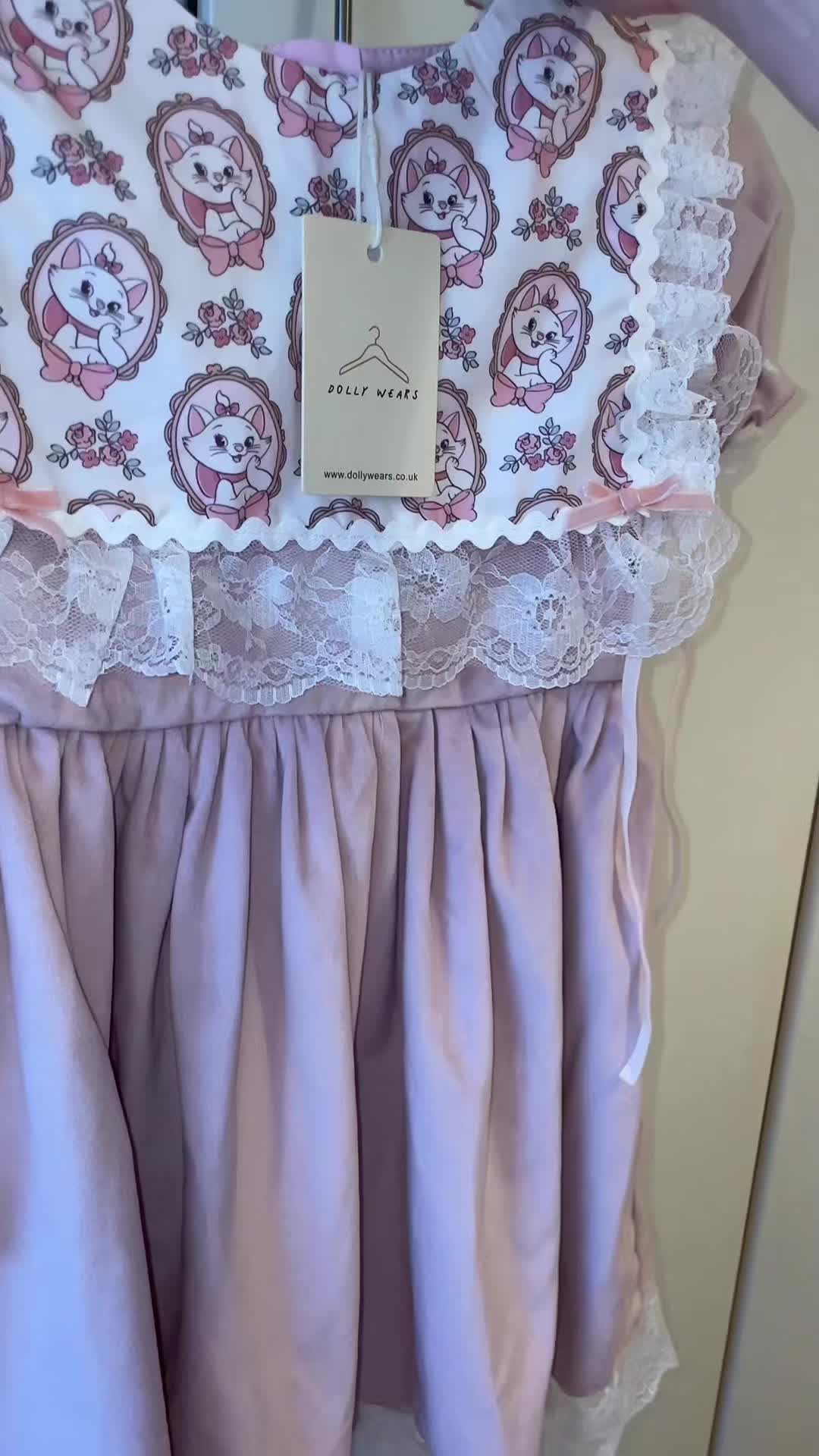 @Elliepaige3