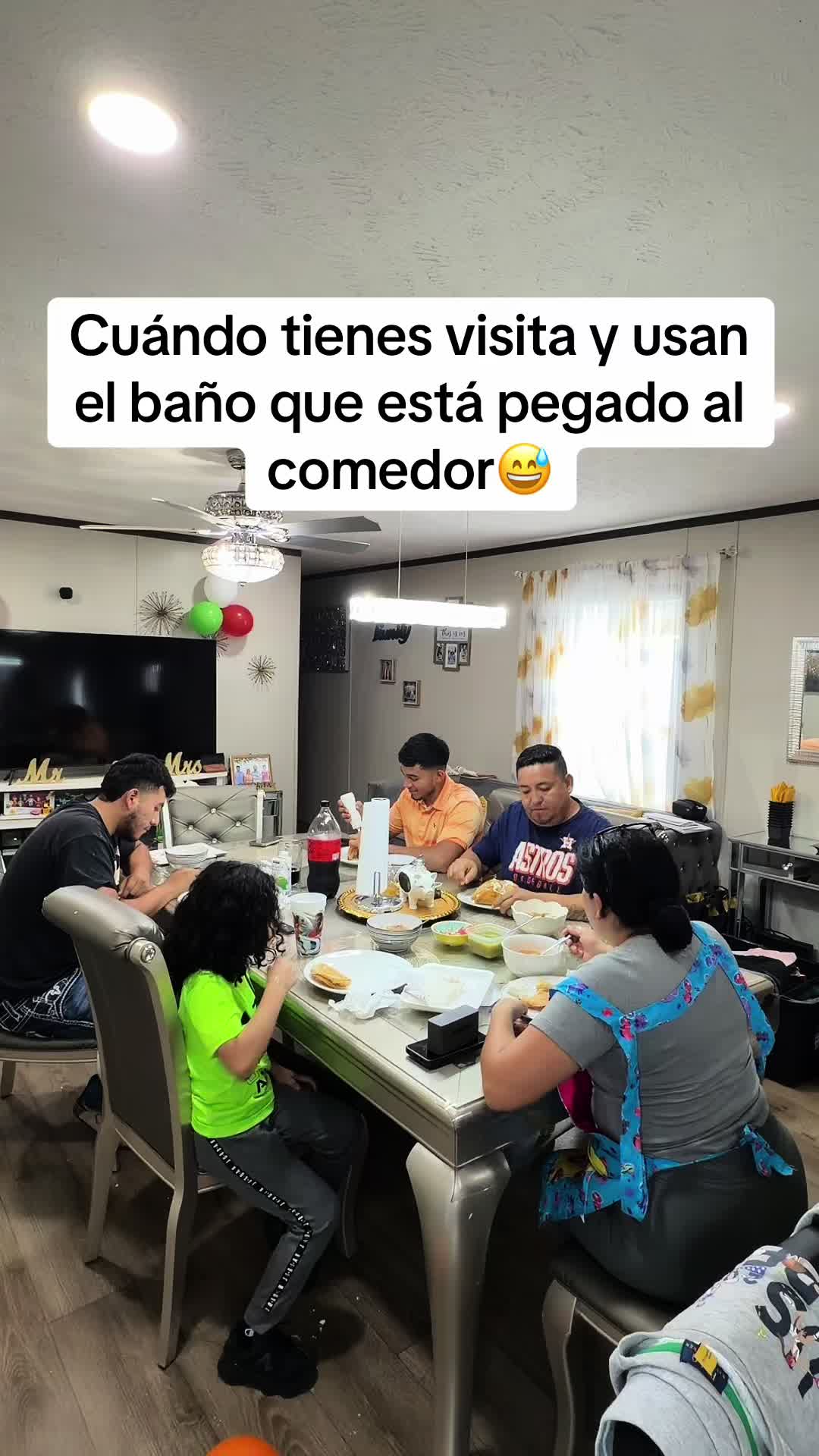 @Una familia mexicana🇲🇽