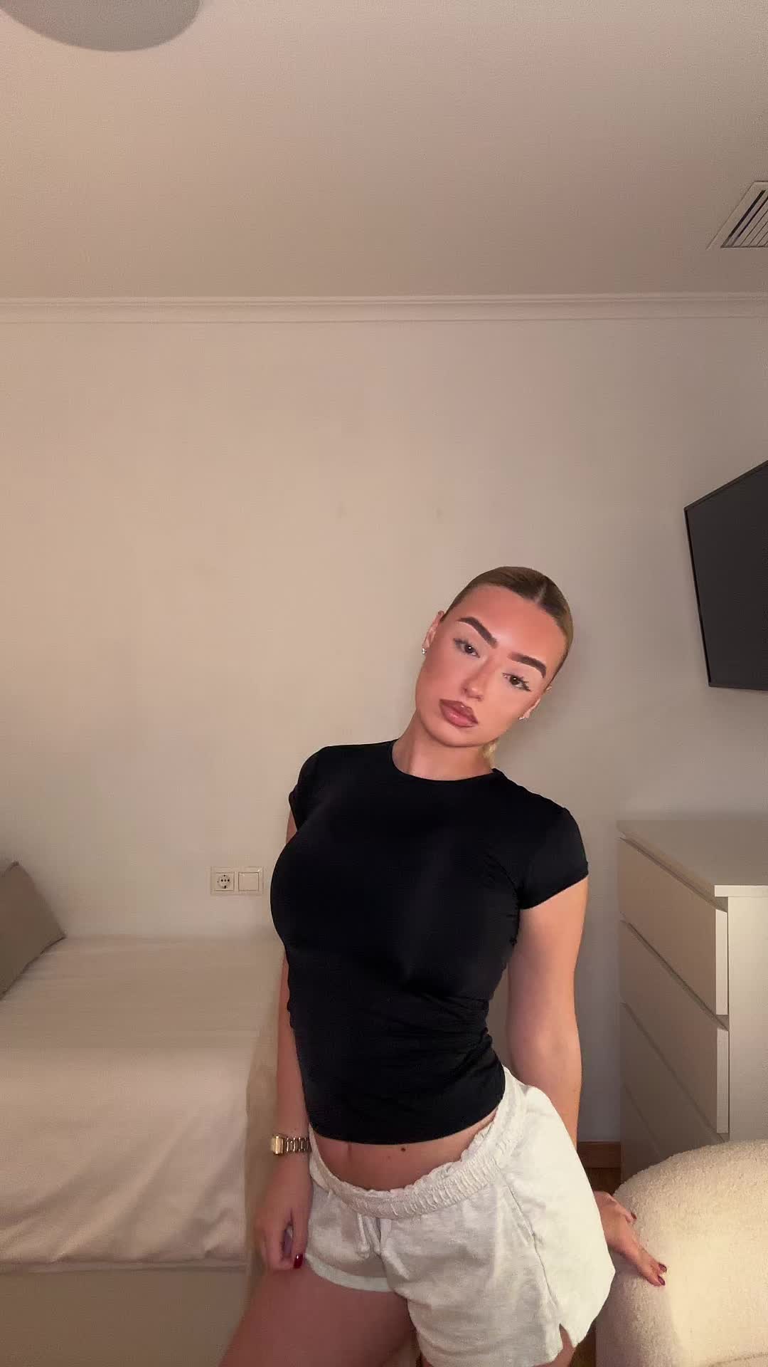 @Carolmtnz_