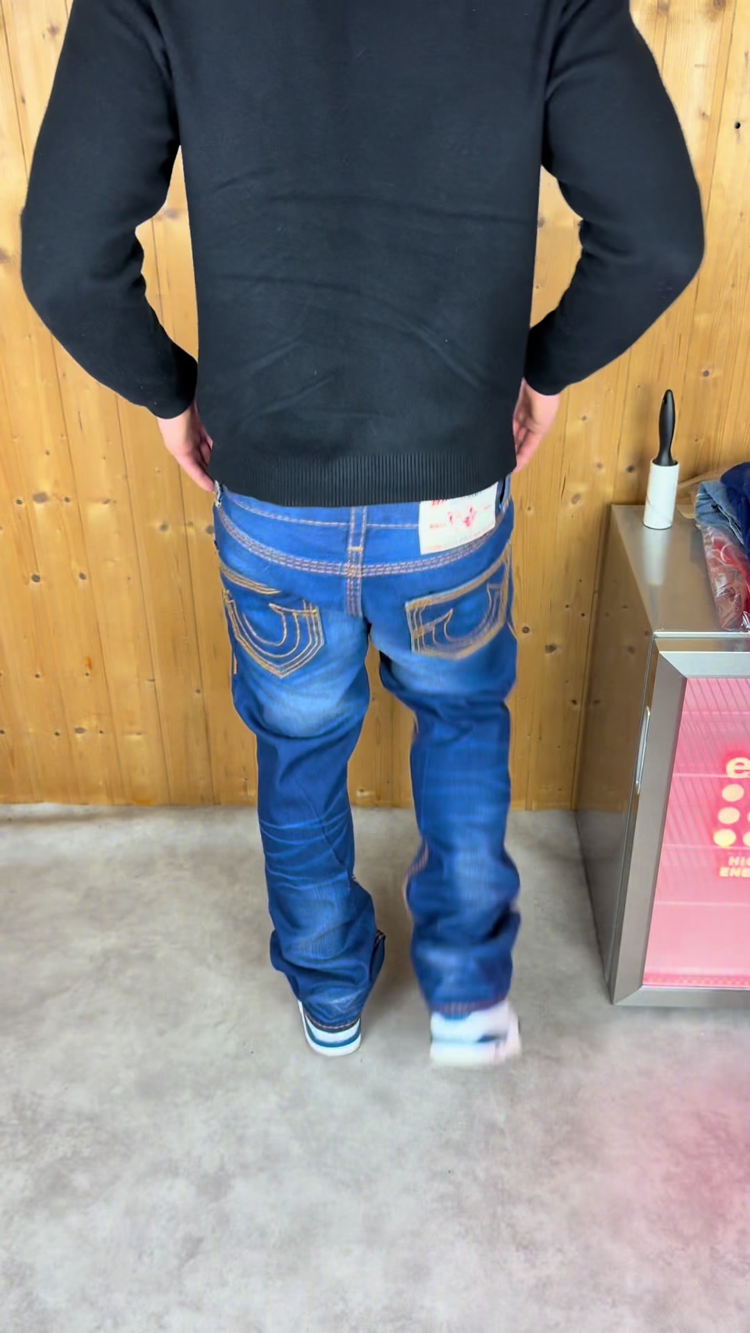 @selected-essentials.com