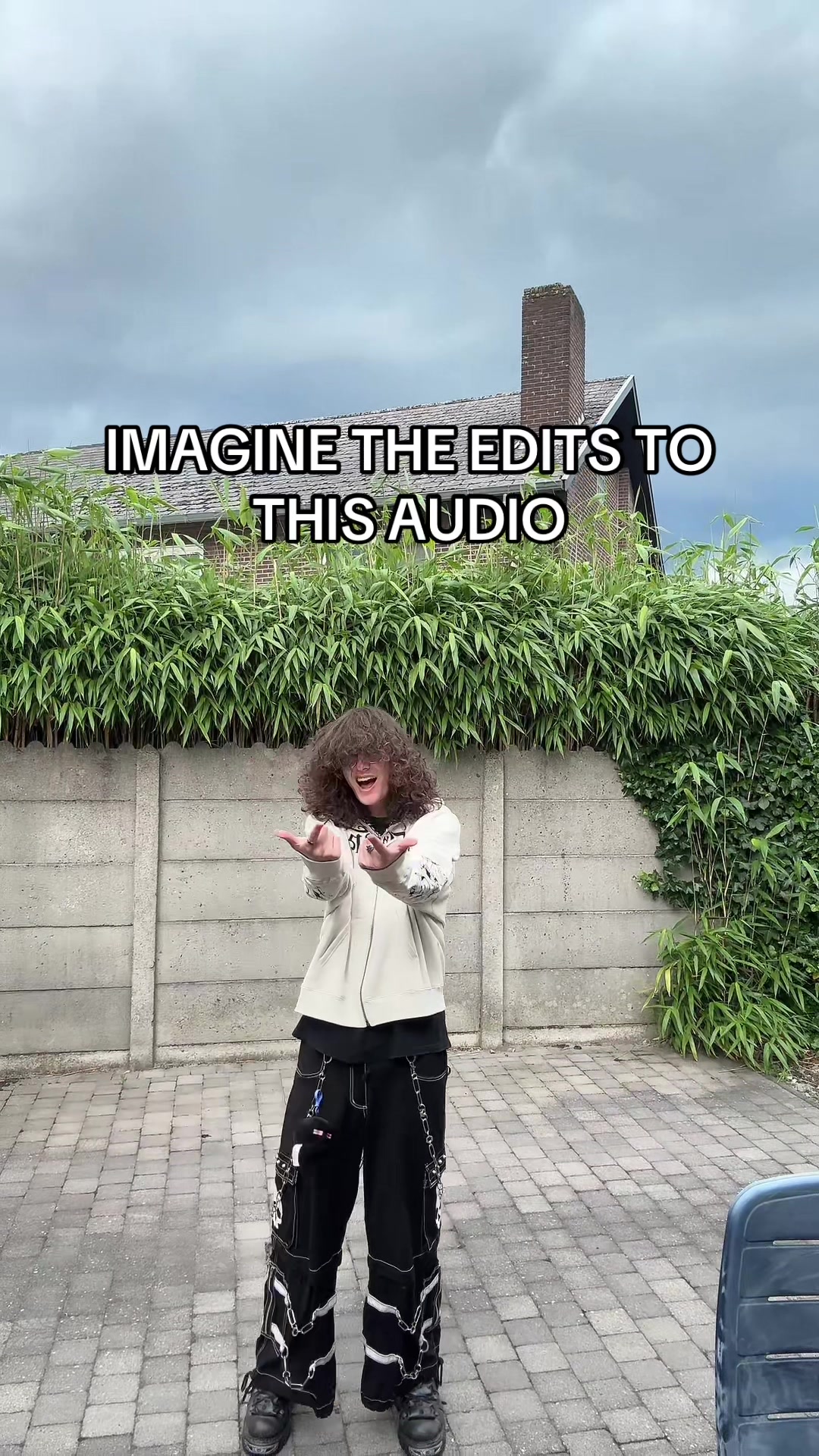 @Vyzer