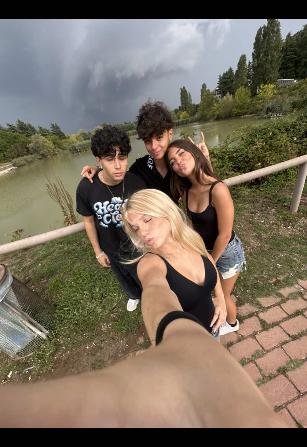 @vi