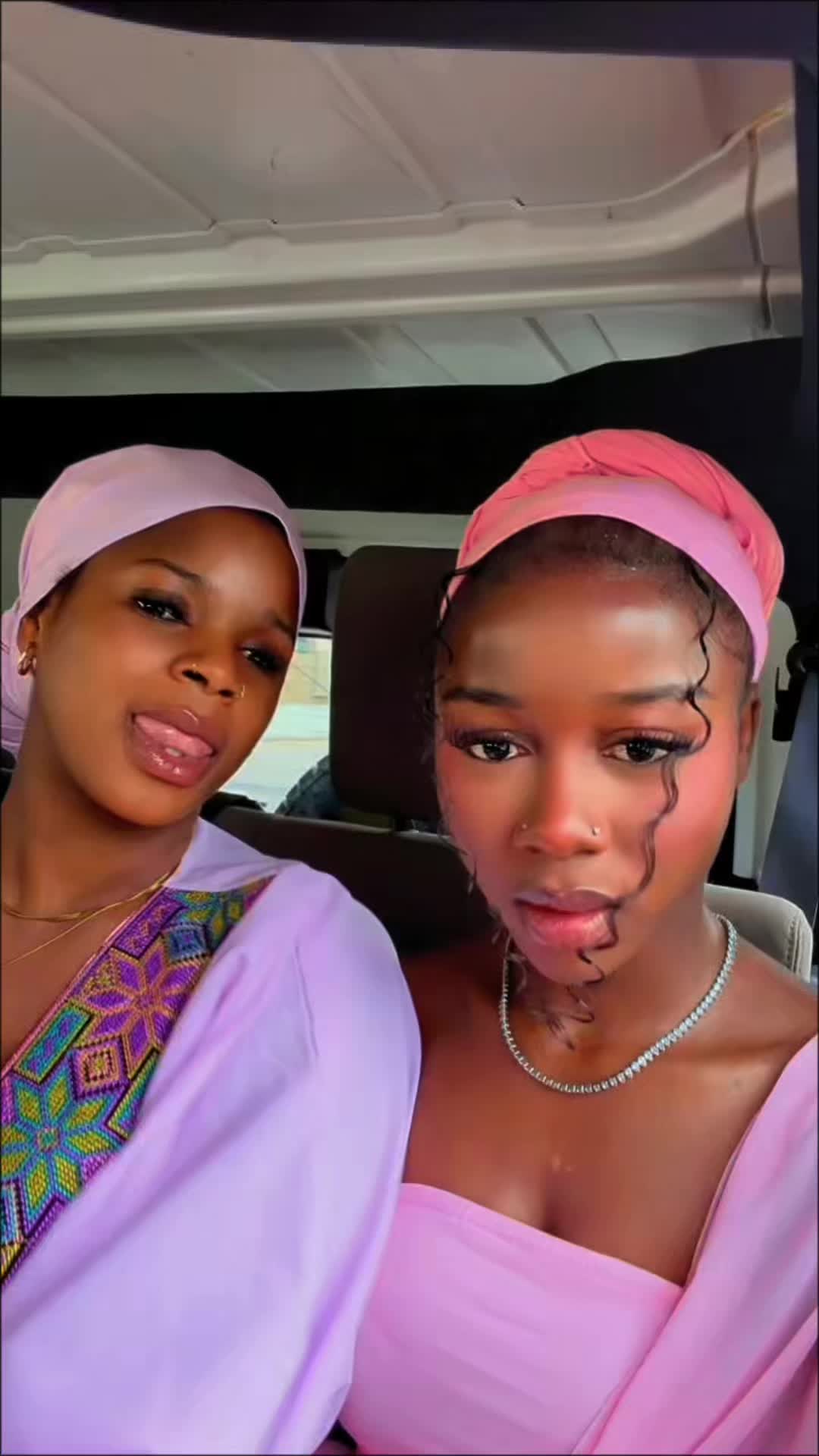 @Dark_girl_hawa