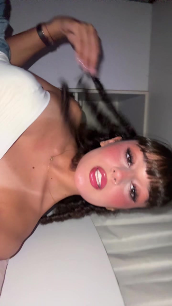 @iihelliyaa