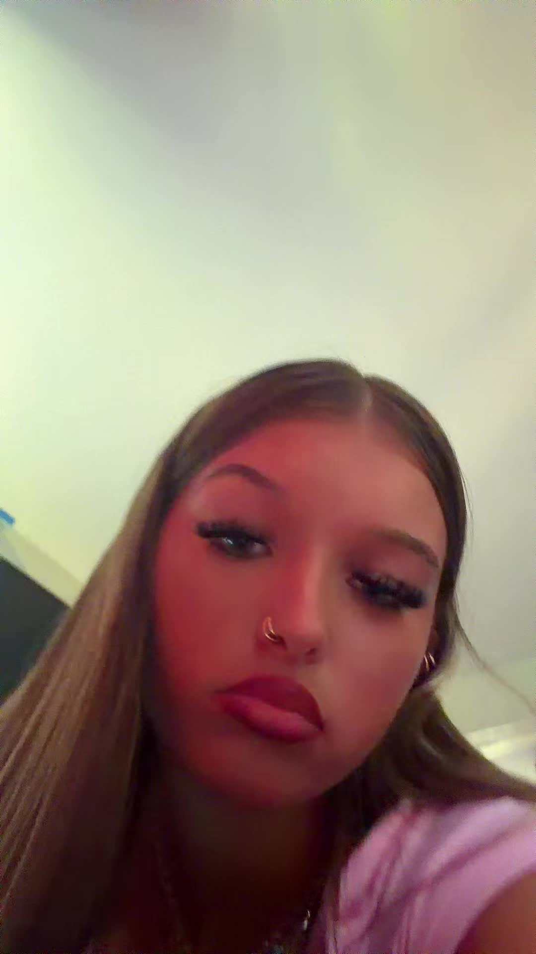 @𝓐 𝓿 𝓪 🦋