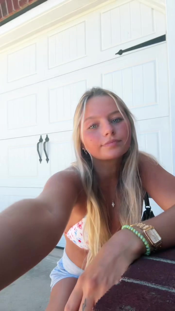 @ellarobertsoonn