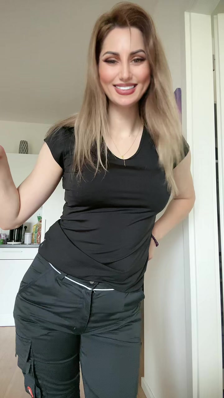 @🐝