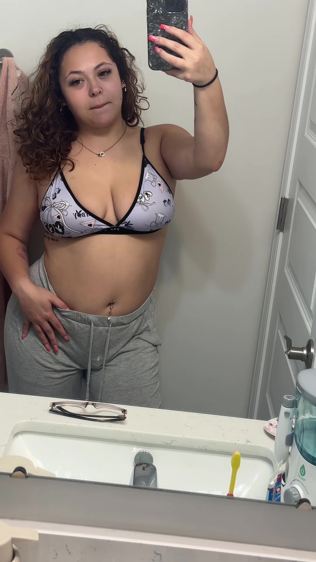 @Your favorite MILF😩