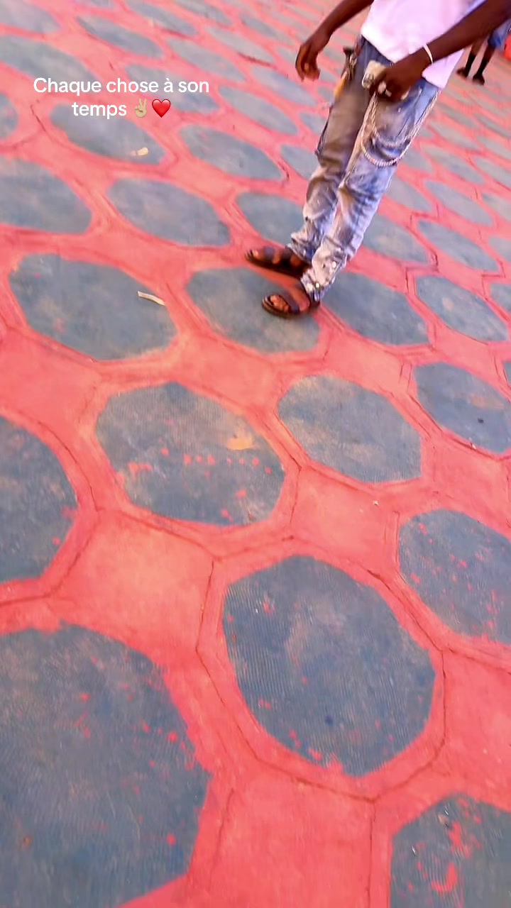 @Dãdjū Lhē Pöpûlâīrē