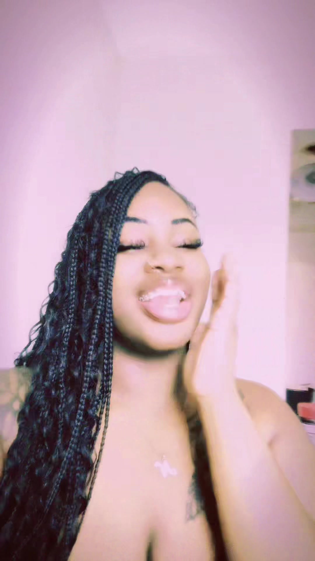 @tharealniaa