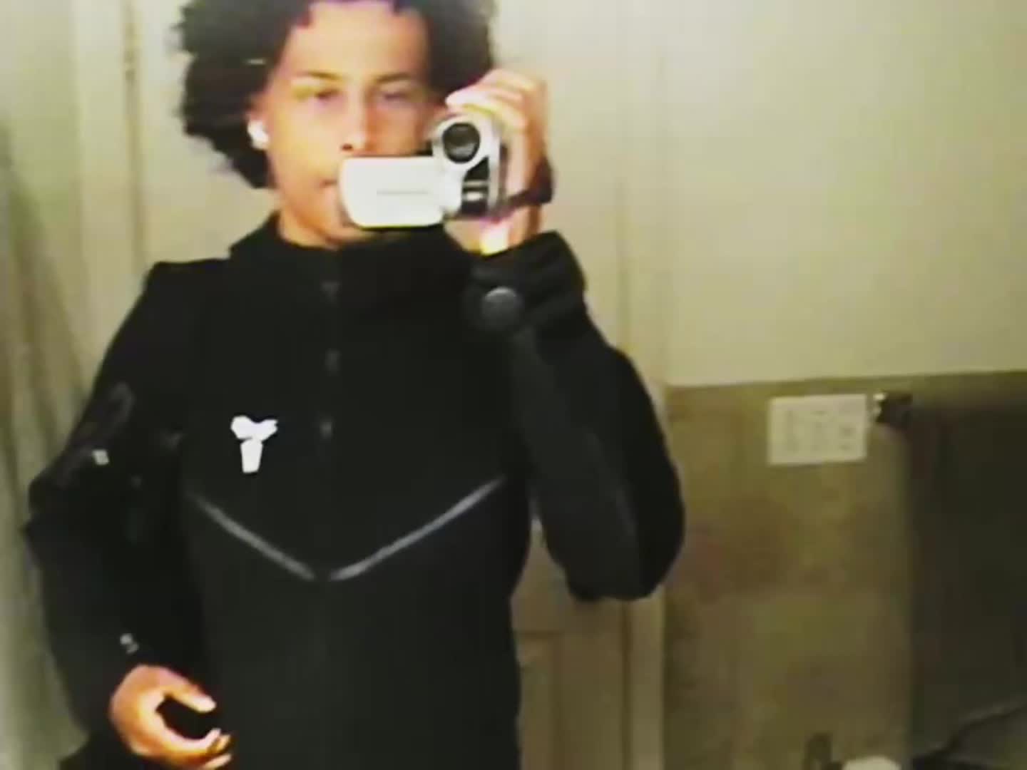 @￼